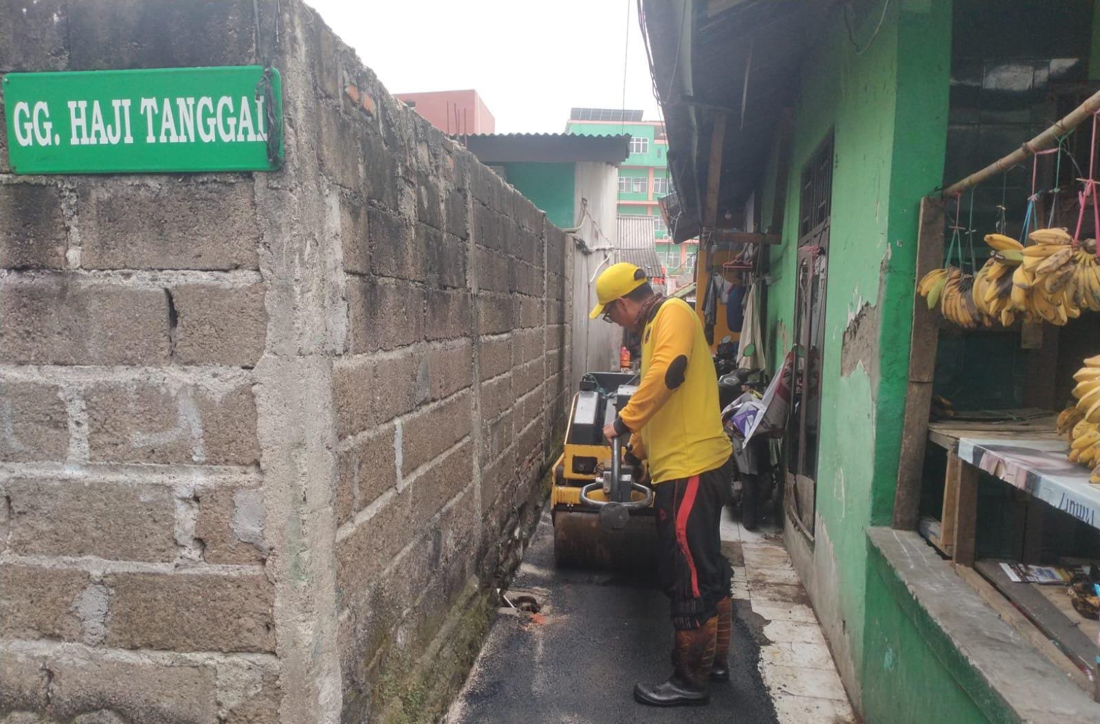 Jalan Rusak di Gang Haji Tanggal Telah Diperbaiki oleh Sudin Bina Marga